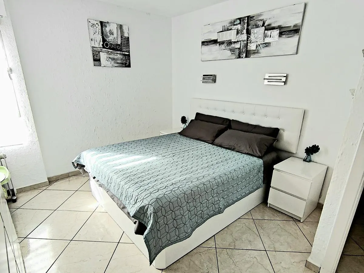 Minerva 1-Bedroom, Wi-Fi Included Benalmadena Spain